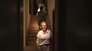 Falda de tenis multicolor Talbots con estampado de Lydia Blair vista en Million Dollar Secret (S02E02)