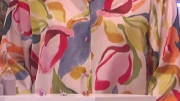 Camisa con estampado floral que lleva Emma Sidi en la revelación de George & Emma's Capsule Wardrobe | El estilo Editar | Saturday Night Live Reino Unido y eBay