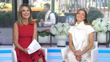 Vestido Midi Alexander McQueen Stitch Bottom llevado por Savannah Guthrie, tal como se ve en Today el 27 de abril de 2026