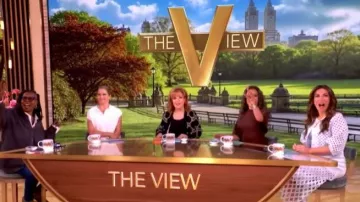 Cardigan Gucci Interlocking G Reversible Wool porté par Joy Behar tel que vu dans The View le 28 avril 2026
