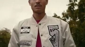 Chaqueta Varsity gris Motorvalley S01 Davide Donin usada por (Davide Donin) en Motorvalley (S01)