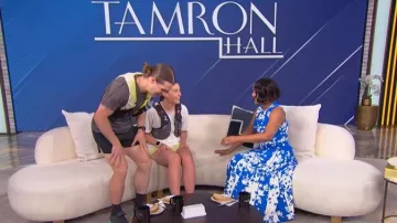 Vestido Midi plisado y acampanado con Plisados Angelica de Hobbs en Londres usado por Tamron Hall, visto en el desfile de Tamron Hall el 28 de abril de 2026