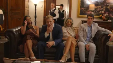 Vestido femenino Pretty Little Thing que lleva Kat Ellis visto en Million Dollar Secret (S02E02)