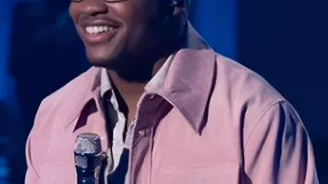 Camiseta de pana rosa de American Idol S24 de Daniel Stallworth