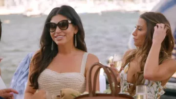 Gucci GGG0327S Lunettes de soleil portées par Tibère III telles que vues dans Les vraies femmes au foyer du Rhode Island (S01E05)
