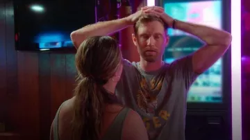 Camiseta James Mae Easy Tiger usada por Luke Broderick vista en The Valley (S03E05)
