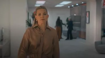 Zimmermann Relaxed Tie Shirt worn by Isla Gordon (Kate Hudson) as seen in Running Point (S02E06)