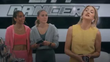 Camiseta Alexis Marnie llevada por Isla Gordon (Kate Hudson) vista en Running Point (S02E06)