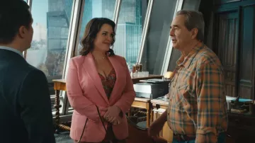 Camisa Wrangler® de hombre de manga larga de manga larga tejida en sarga usada por Howard Markston (Beau Bridges) vista en Matlock (S02E14)
