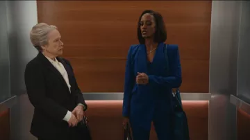 Tahari ASL Blue Blazer llevado por Olympia Lawrence (Skye P. Marshall) visto en Matlock (S02E14)