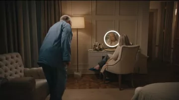 Miroir rond de coiffeuse Idealhouse 19" porté par Madeline 'Matty' Matlock (Kathy Bates) tel que vu dans Matlock (S02E15)