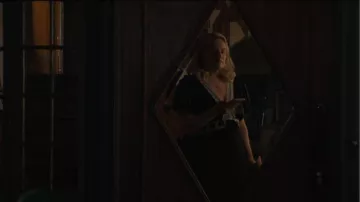 Vestido Midi de manga abullonada con ribetes de encaje azul marino Doen que lleva Mary (Elisabeth Moss) como se ve en Imperfect Women (S01E06)