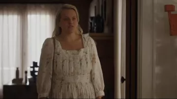 Robe Doen Minta portée par Mary (Elisabeth Moss) telle que vue dans Imperfect Women (S01E08)