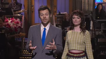 Chopova Lowena Yellow Stacey Knitted Pleated Midi Skirt worn by Sarah Sherman as seen in Saturday Night Live (S51E15)