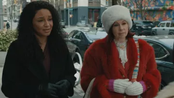 Kate Spade Mittens worn by Elsbeth Tascioni (Carrie Preston) as seen in Elsbeth (S03E17)