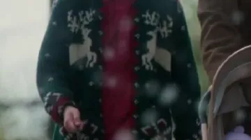 Cárdigan navideño usado por (Nico González) en Will Trent