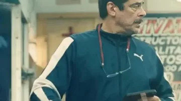 Una batalla tras otra la chaqueta de atletismo Benicio del Toro vista en La batalla de Baktan Cross