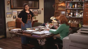 Free People Nothing Better Falda Maxi de vaquero que lleva Isabella (Belissa Escobedo) tal como se ve en Happy's Place (S02E17)