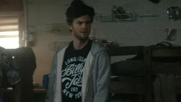 Billy Joel Long Island 1971 New York T-Shirt worn by Hugh 'Hughie' Campbell (Jack Quaid) in The Boys (S05)