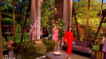 Elie Tahari The Julia Wide-Leg Pants worn by Ana Navarro as seen in The View on May 5, 2026