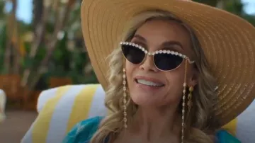 Shein 1 par de pendientes largos colgantes con diseño de flamenco y borla de diamantes, como se ve en Margo's Got Money Troubles (S01E06)