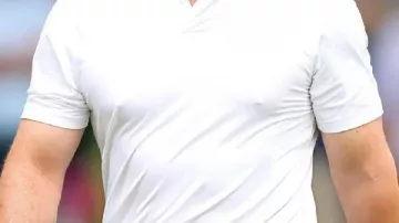 Camiseta polo blanca que lleva Rory McIlroy en los mejores momentos destacados de la primera ronda del Rory McIlroy Truist Championship | Golf Channel