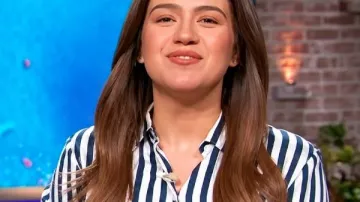 The Kelly Clarkson Show 2026 Kelly Clarkson Stripe Shirt worn by Kelly Clarkson as seen in The Kelly Clarkson Show
