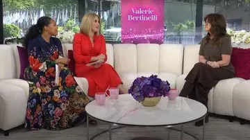 Me + Em Fit + Flare Maxi Dress llevado por Jenna Bush Hager visto en Today with Jenna & Sheinelle el 7 de mayo de 2026