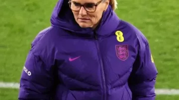 Sarina Wiegman Partido Acolchado Internacional Femenino en VER: La entrenadora de fútbol femenino de Inglaterra, Sarina Wiegman, habla antes del partido Inglaterra contra China