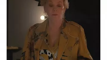 Pijama Hacks S05 Jean Smart con estampado de serpiente que lleva Deborah Vance (Jean Smart) tal y como se ve en Hacks