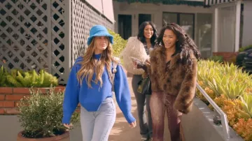 Chaqueta de piel sintética edikada usada por Amaya Espinal vista en Love Island: Más allá de la Villa (S02E02)