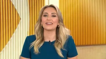 Vestido clásico de cinturón Calvin Klein con cinturón y funda llevado por Kelly O'Grady, visto en CBS Mornings el 9 de mayo de 2026