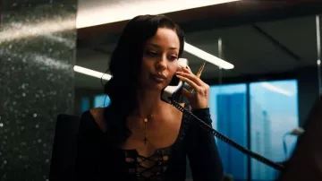 Rosaire Maddie des Saints Vierges et des Anges porté par Maddy Perez (Alexa Demie) tel que vu dans Euphoria (S03E05)
