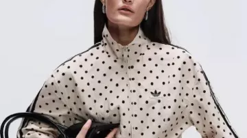 Chaqueta deportiva de lunares Adidas x ASOS en esta chaqueta adidas x asos???
