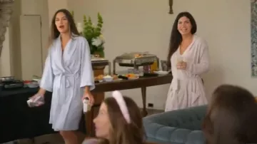 Barefoot Dreams Cozychic Lite Ribled Bate usada por Jo-Ellen Tiberi vista en The Real Housewives of Rhode Island (S01E07)