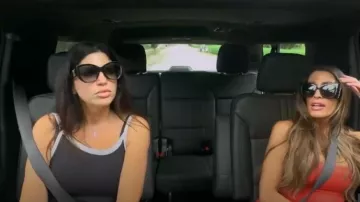 Lululemon Organic Cotton High-Neck Ringer Tank Top worn by Jo-Ellen Tiberi as seen in The Real Housewives of Rhode Island (S01E07)