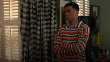 Camisa de Ibiza tejida a mano con Mifland llevada por Tyrell Richardson (Jaden Lucas Miller) vista en Más allá de las puertas (S02E84)