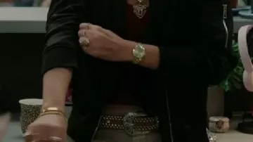Chaqueta bomber que lleva Ceci (Gigi Zumbado) en el DMV