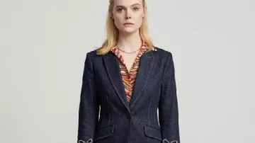 Margos Got Money Troubles 2026 Elle Fanning Dusted Blazer de vaquera que lleva Margo Millet (Elle Fanning) como se ve en Margo's Got Money Troubles (S01E08)