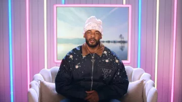 Chaqueta vaquera Valabasas Charm Denim Blue usada por Chris Seeley tal como se ve en Love Island: Beyond the Villa (S02E07)