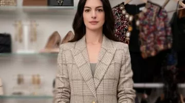 Anne Hathaway: El diablo viste la americana de cuadros de Andy Sachs (Anne Hathaway) como se ve en El diablo viste de Prada 2