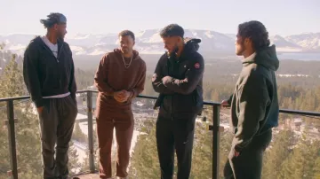 Chaqueta con capucha de plumas plegable de Canada Goose Lodge usada por Bryan Arenales vista en Love Island: Beyond the Villa (S02E07)