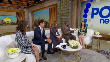 Vestido de Veronica Beard Copelyn llevado por Sophie Flay visto en Good Morning America el 11 de mayo de 2026