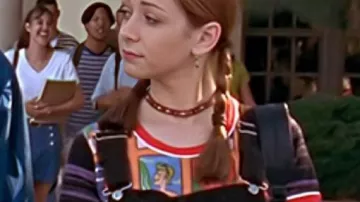 Buffy The Vampire Slayer Comic Tee worn by Willow Rosenberg (Alyson Hannigan) as seen in Buffy the Vampire Slayer (S02)