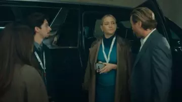 Line & Dot Linden Trench Coat worn by Isla Gordon (Kate Hudson) as seen in Running Point (S02E10)