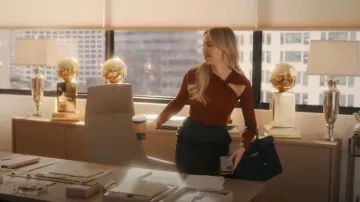Babaton Stiletto Wool Skirt worn by Isla Gordon (Kate Hudson) as seen in Running Point (S02E10)