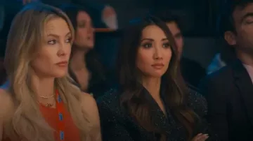 Chaqueta Sabina Musayev Julian llevada por Ali Lee (Brenda Song) vista en Running Point (S02E10)