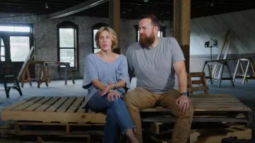 Easel Boho Mineral Washed Thermal Knit Slouchy Top Short Sleeve worn by Erin Napier as seen in Home Town: Inn This Together (S01E01)