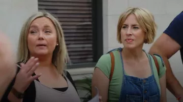 El mono Skinny The Jenny Stretch Denim usado por Erin Napier tal y como se ve en Home Town: Inn This Together (S01E01)