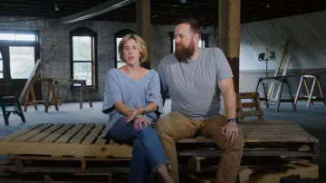 Altar'd State V Neck Shirt worn by Erin Napier as seen in Home Town: Inn This Together (S01E02)